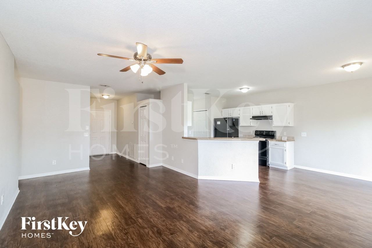 3332 Rogue St - Photo 2 of 14