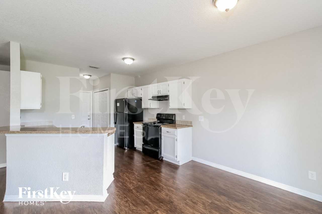 3332 Rogue St - Photo 5 of 14