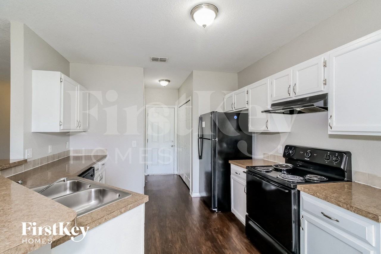 3332 Rogue St - Photo 6 of 14