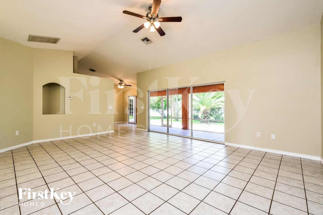 2513 Sw 1st Ter - Photo 2 of 15