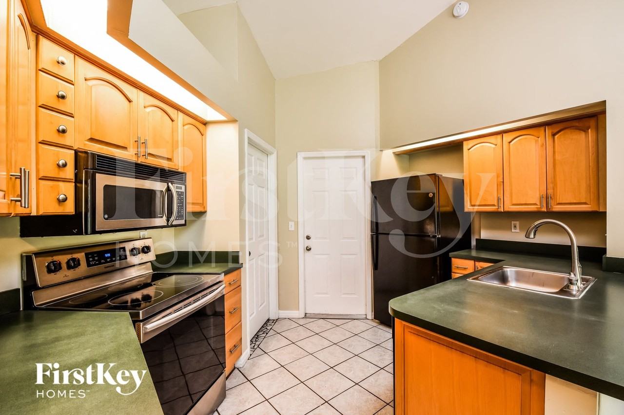 2513 Sw 1st Ter - Photo 6 of 15
