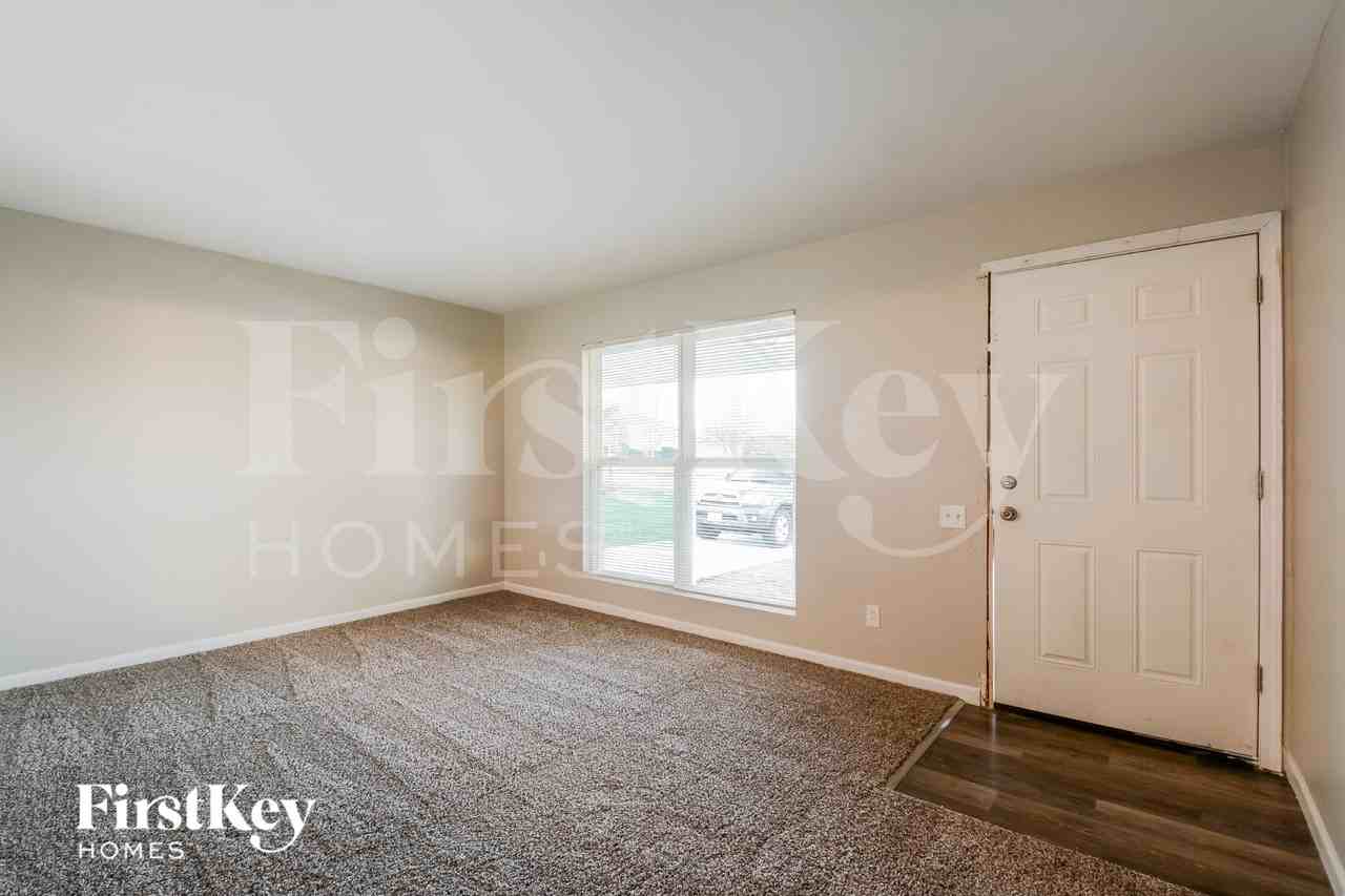 15 E Ofallon Dr - Photo 3 of 15