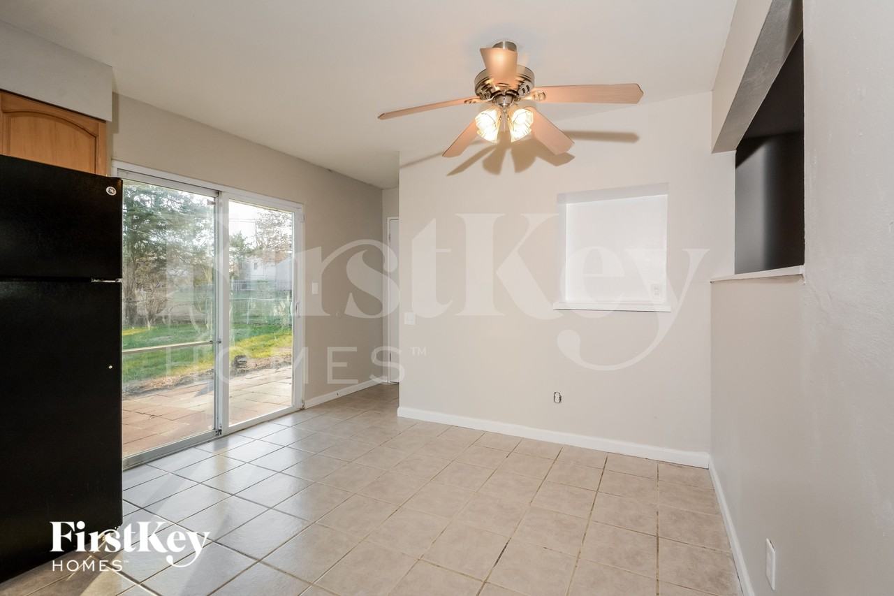 15 E Ofallon Dr - Photo 5 of 15