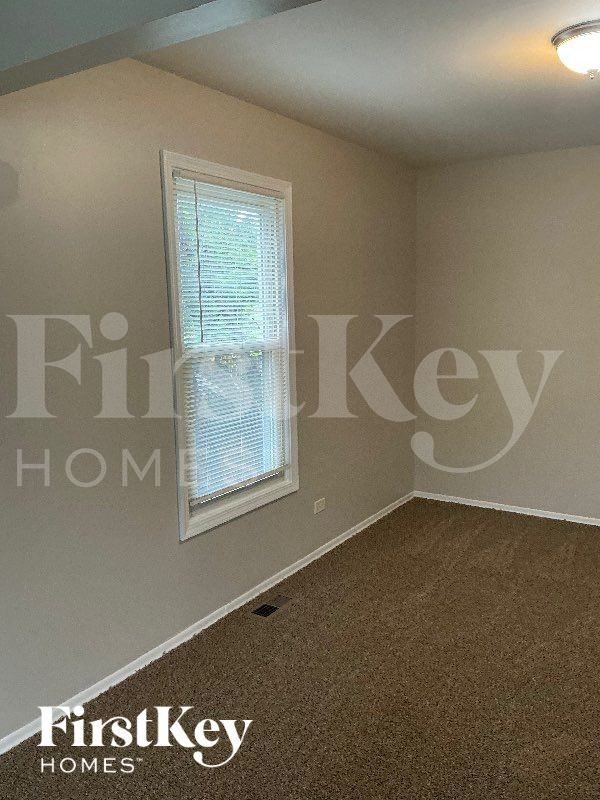 120 S Lancaster Dr - Photo 5 of 10