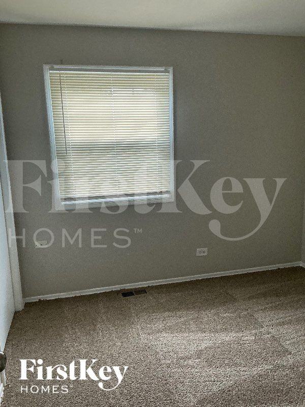 120 S Lancaster Dr - Photo 6 of 10