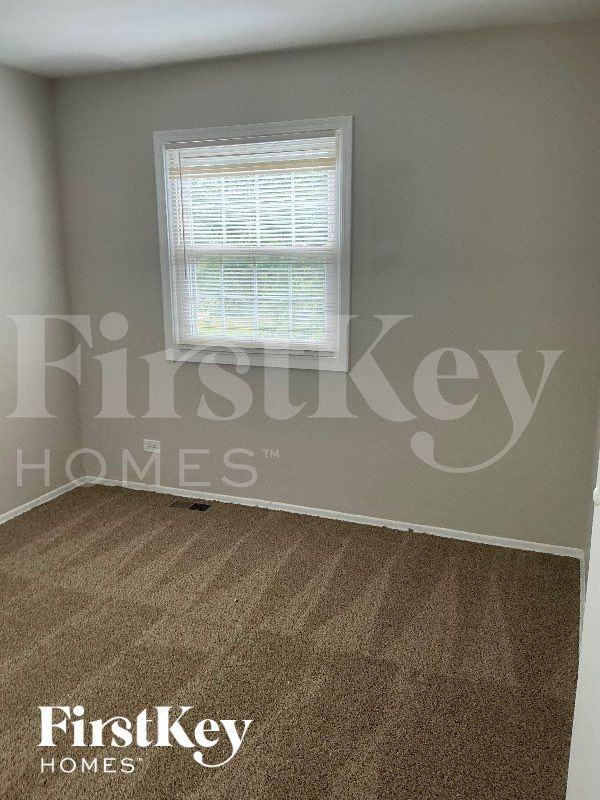 120 S Lancaster Dr - Photo 7 of 10