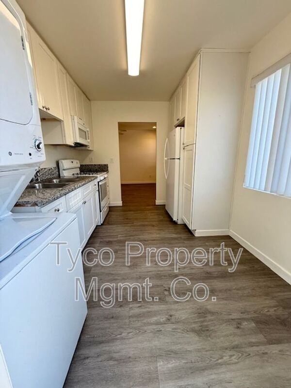 787 18th St - Photo 2 of 11