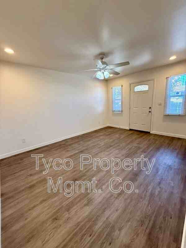 787 18th St - Photo 3 of 11