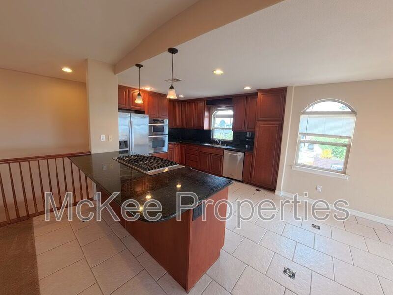 525 12th St - Photo 5 of 25