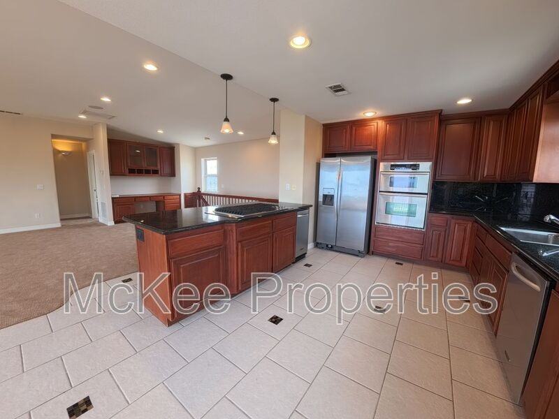 525 12th St - Photo 6 of 25
