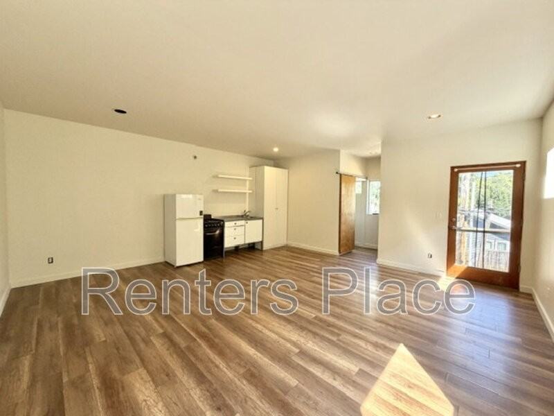 1411 S Rockford Ave - Photo 2 of 8