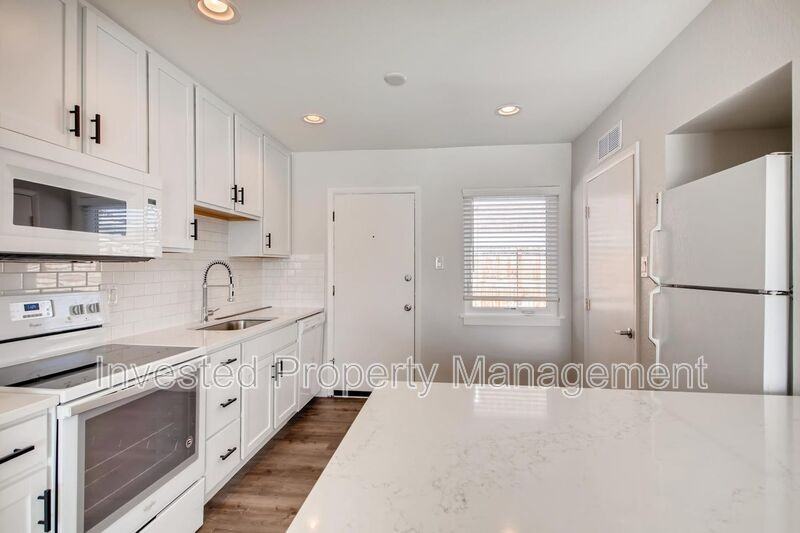 3328 N Cook St - Photo 4 of 12