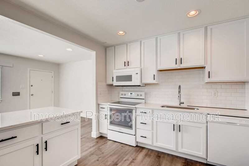 3328 N Cook St - Photo 5 of 12