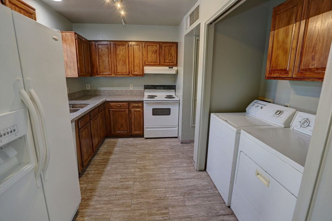 528 S Cherry Ave - Photo 6 of 16