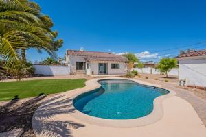 featured image of 2902 E 1st St