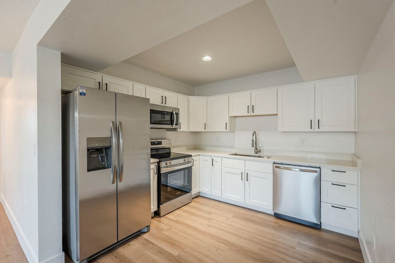 320 N Campbell Ave ##324 - Photo 5 of 23