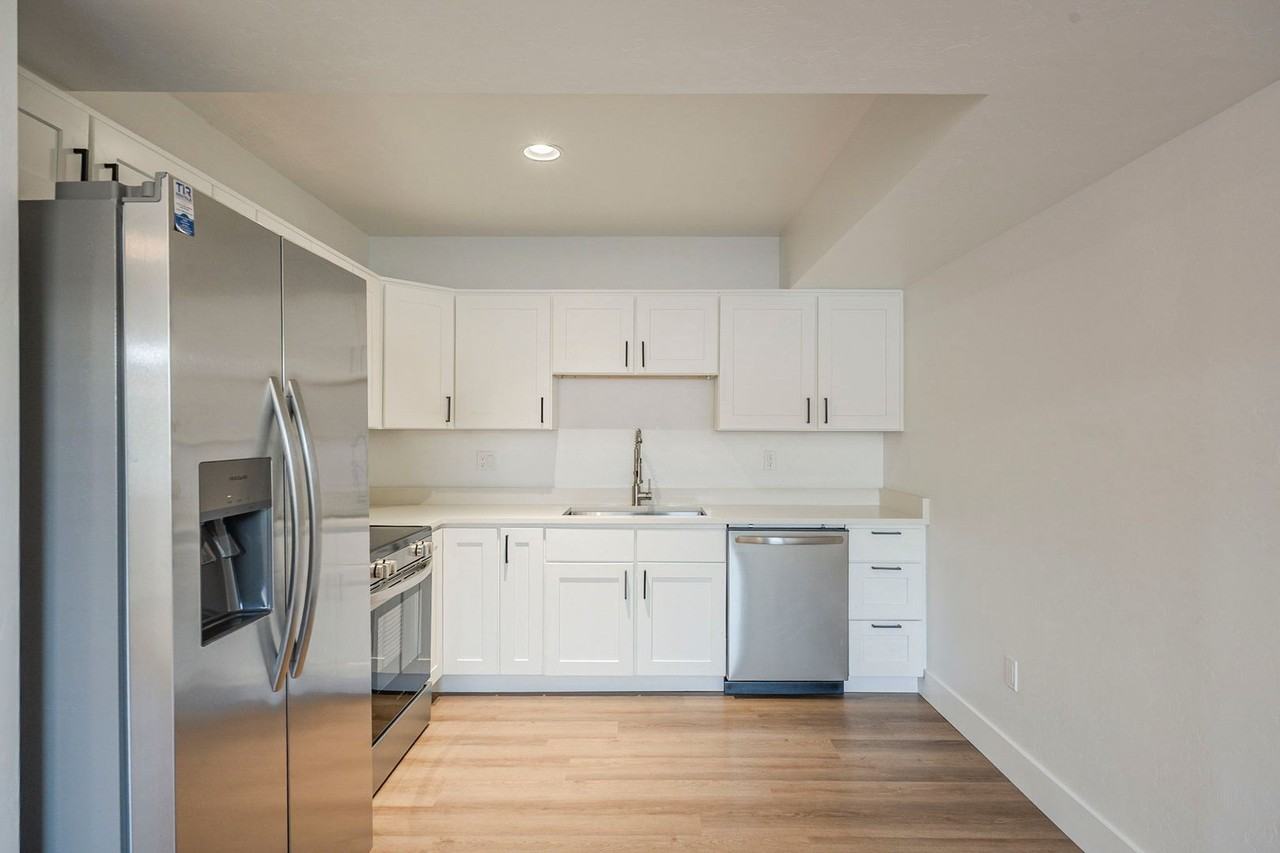 320 N Campbell Ave ##324 - Photo 7 of 23