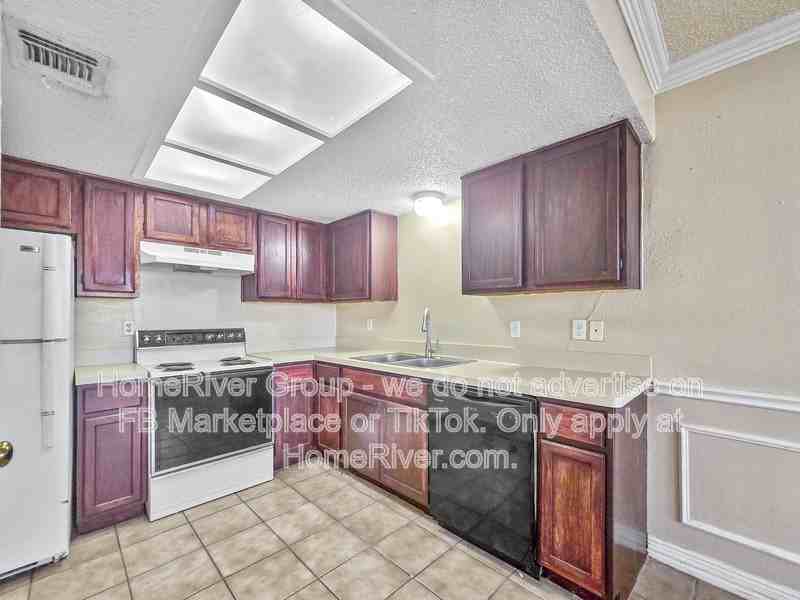 2713 Stanford St #A - Photo 6 of 20