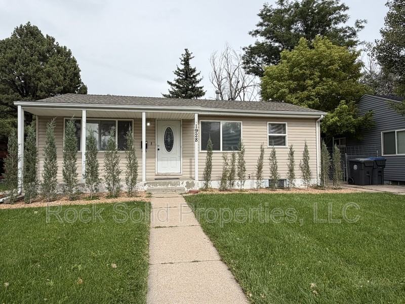 1928 Newton Dr - Photo 2 of 13