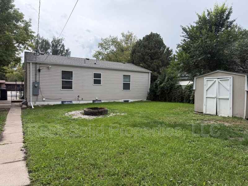 1928 Newton Dr - Photo 4 of 13