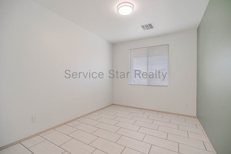 10426 W Cordes Rd - Photo 4 of 24