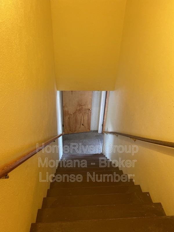 2251 Hillside Dr - Photo 2 of 13