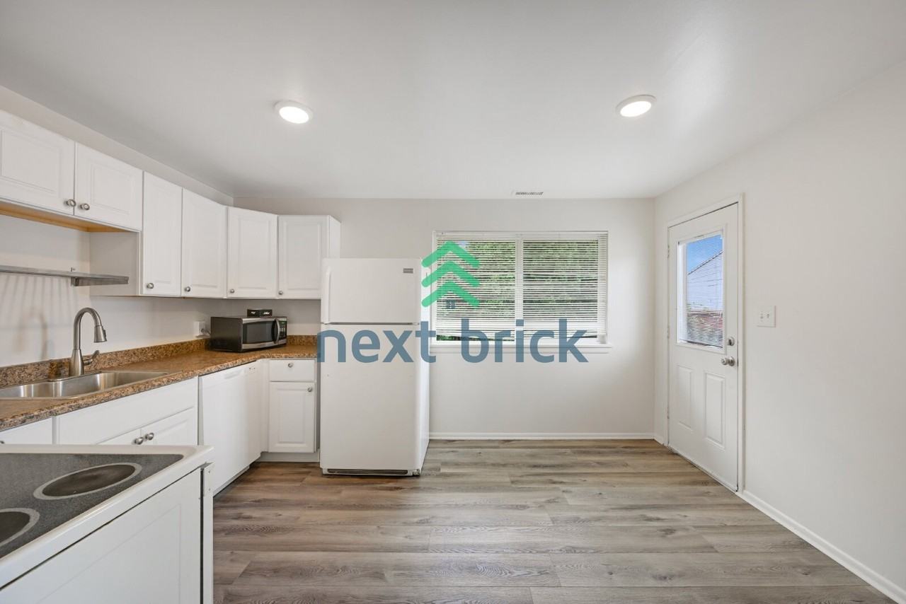 701 S Kenyon St #701 - Photo 4 of 14