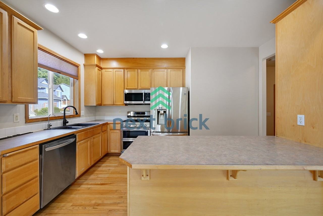 1433 195th St Sw - Photo 6 of 25