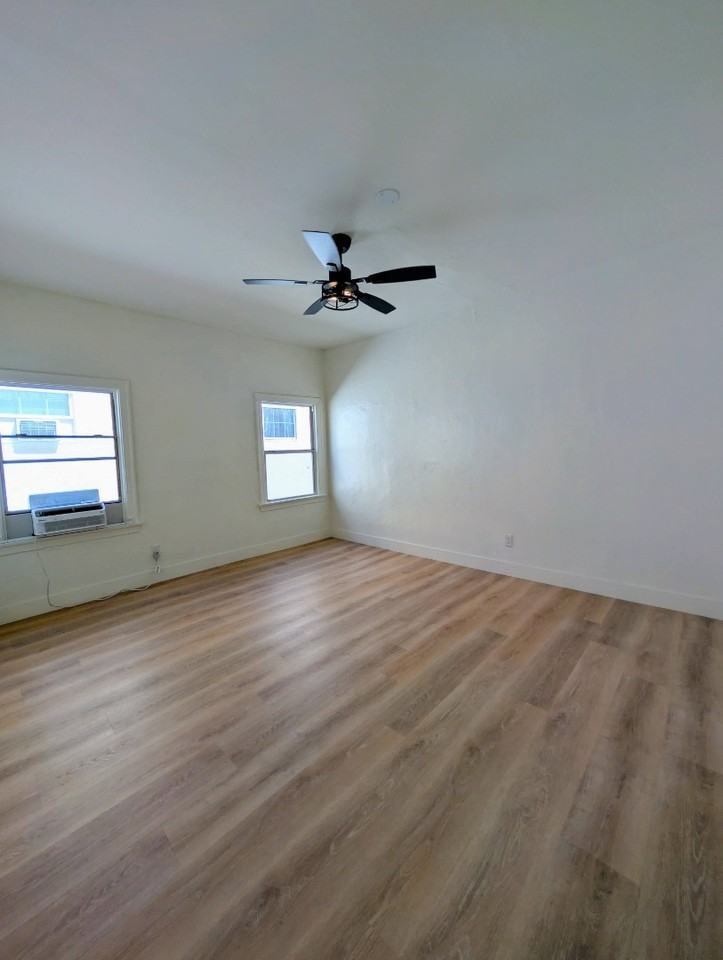 427 Coronado Ter - Photo 4 of 16