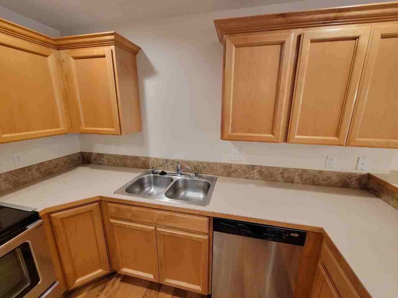 7314 Hayworth Ave Ne - Photo 2 of 28