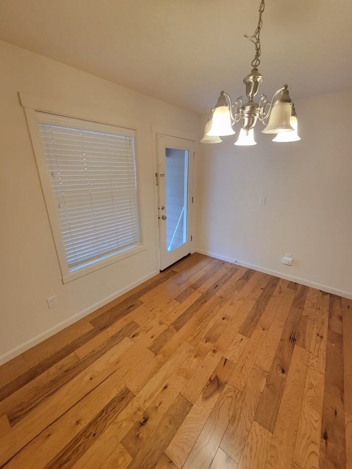 7314 Hayworth Ave Ne - Photo 5 of 28