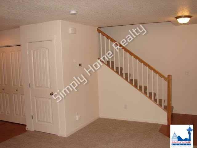 7314 Hayworth Ave Ne - Photo 6 of 28