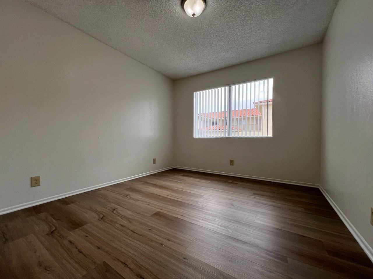 651 W 15th St #4 - Photo 6 of 14