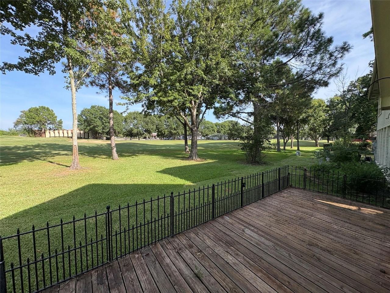 3618 Country Club Blvd - Photo 4 of 20