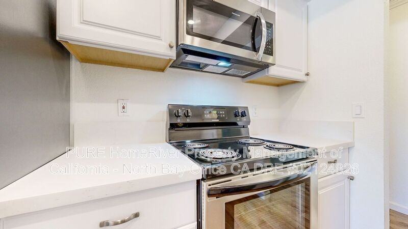 1620 Herbert St #10 - Photo 5 of 37