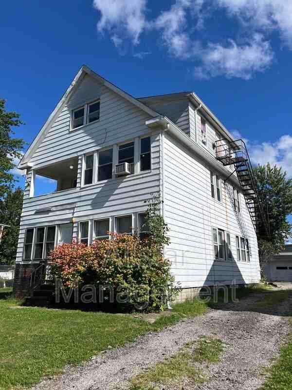 19210 Firwood Rd - Photo 2 of 15