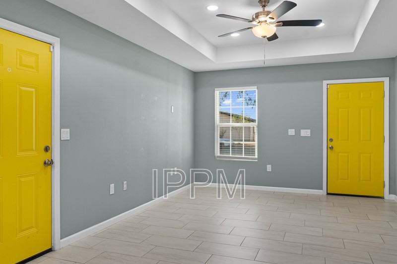 1021 E Adams Ave - Photo 3 of 17