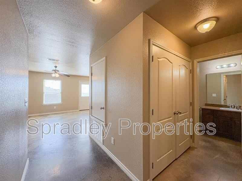 772A E Ridge Blvd - Photo 5 of 22