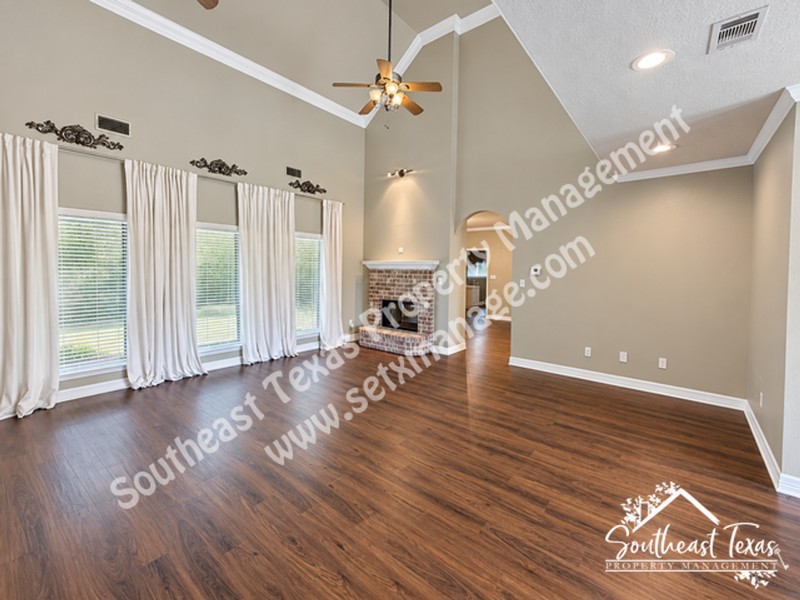 11320 Cathryn Ln - Photo 4 of 26