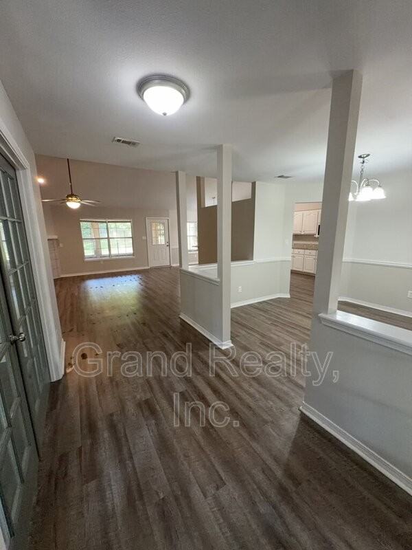 6464 Outer Dr - Photo 4 of 35