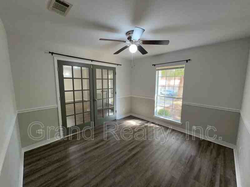 6464 Outer Dr - Photo 6 of 35