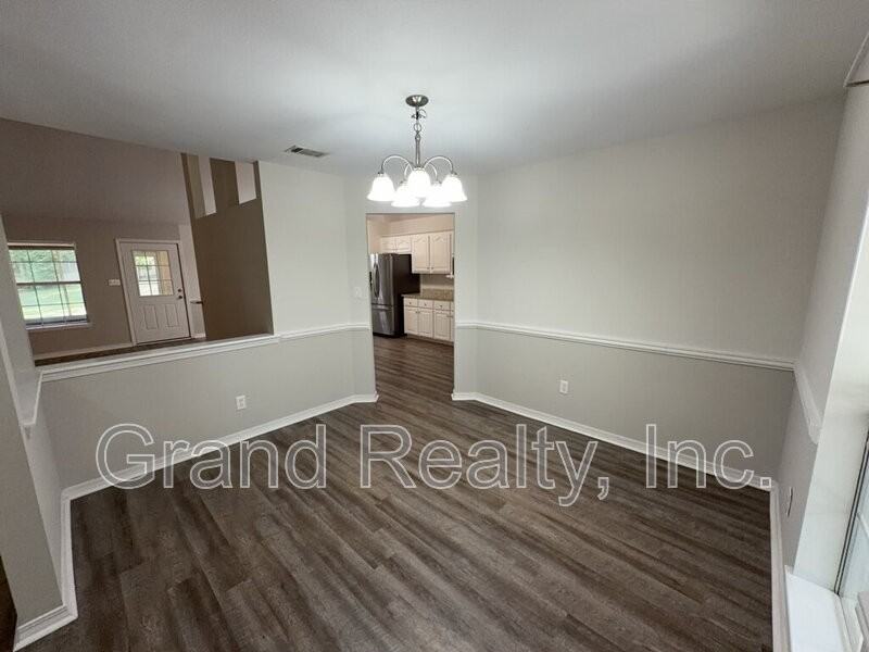 6464 Outer Dr - Photo 7 of 35
