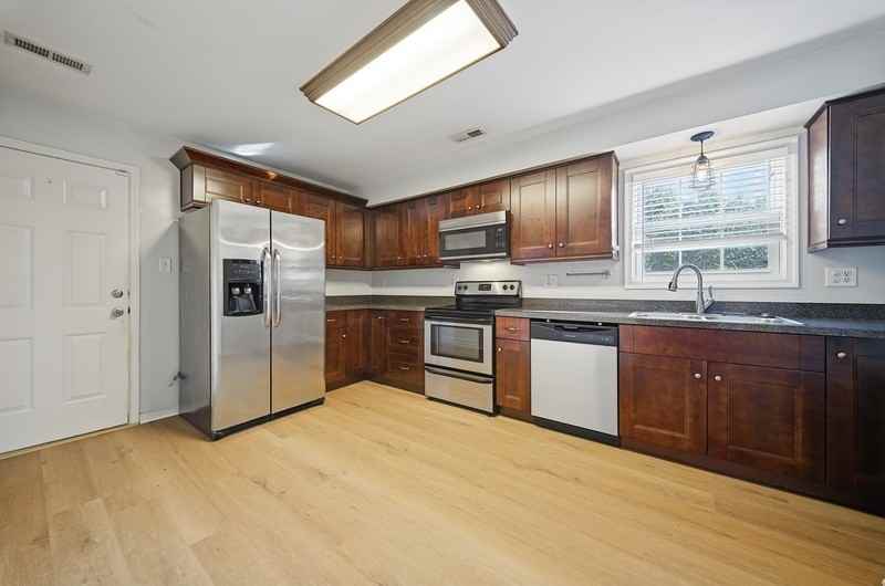 1128 Grandy Ct - Photo 2 of 22
