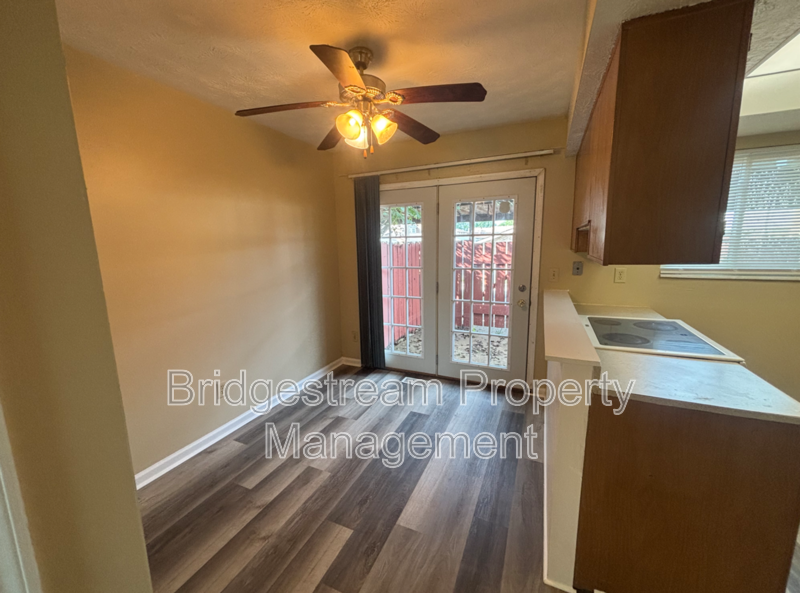 967 Taylorsview Dr - Photo 3 of 9