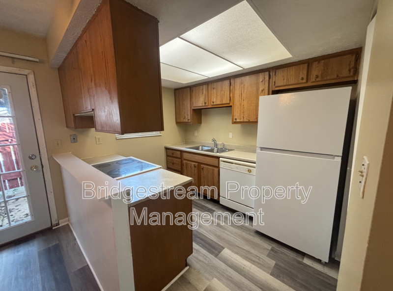 967 Taylorsview Dr - Photo 4 of 9