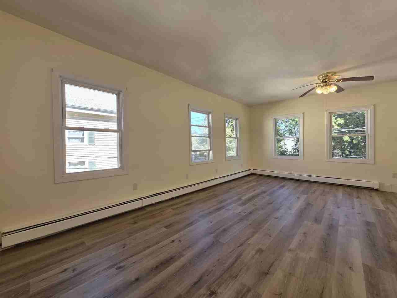 154 W School St - Photo 5 of 14