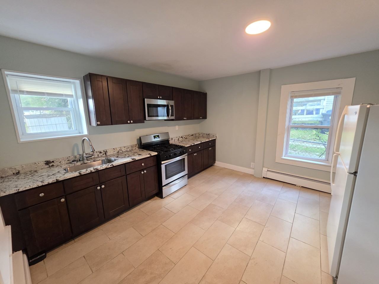 18 Highland St - Photo 5 of 12