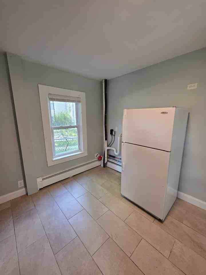 18 Highland St - Photo 7 of 12