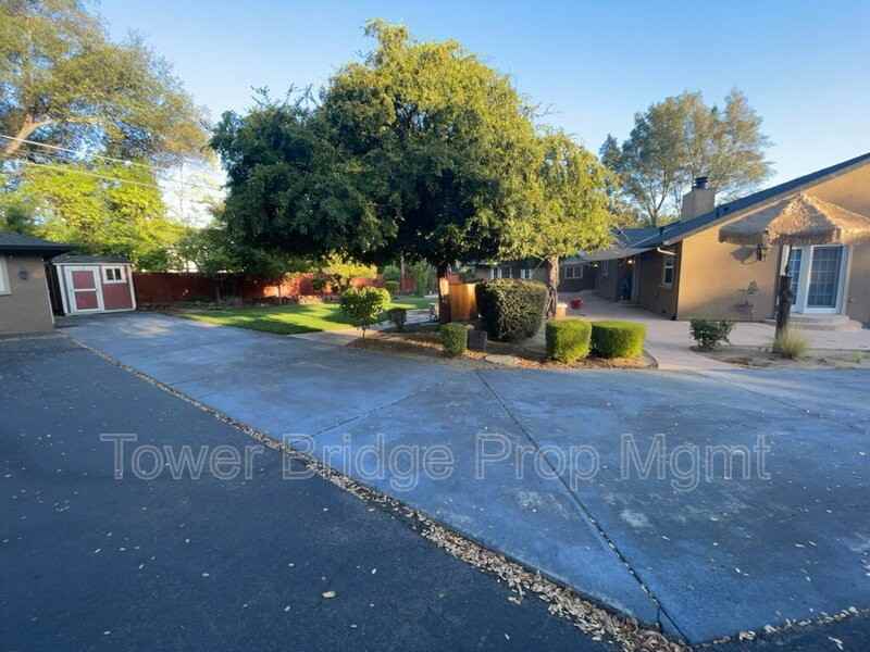 5770 Hoffman Ln - Photo 4 of 8