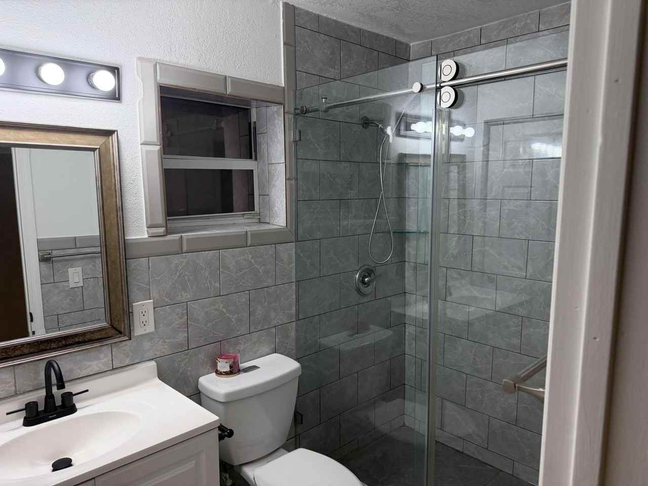 4011 Southwest 28th Street - Photo 4 of 6